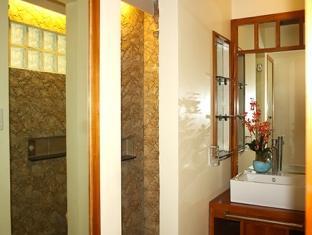 Coral Garden Beach Resort Puerto Galera Exterior photo
